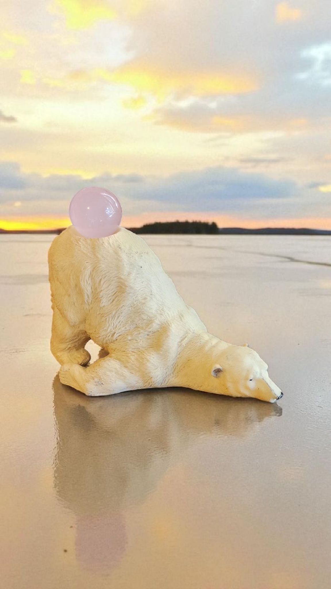 Polar bear sphere stand